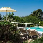Uno Spazio Di Incontaminato Con Piscina *
