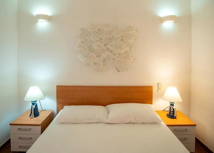 Uno Spazio Di Incontaminato Con Piscina Коста-Парадисо