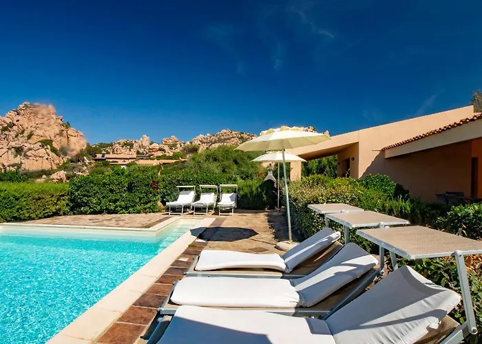 Ferienhaus Uno Spazio Di Incontaminato Con Piscina Costa Paradiso